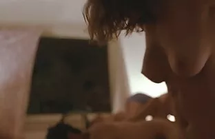 XXX مدل برهنه است و یک کلاه را نشان دانلود تصاویر سکس خارجی می دهد.
