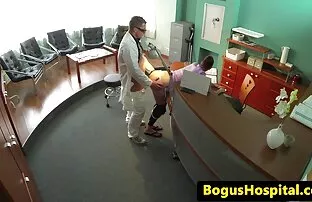XXX این دانلود فیلم کوتاه پورنو شرکت همسر خود را در دهان می کشد و صورت خود را با تقدیم پر می کند.