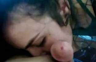 XXX این مرد یک دانلود فیلم سکیسی زن سیاه در کلاه دارد.