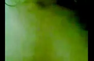 XXX یک خانم ماسک جذاب ، گلو خود را در یک کت انجمن سکسی کیرتو کوس بارانی به دوست خود فرو می کند