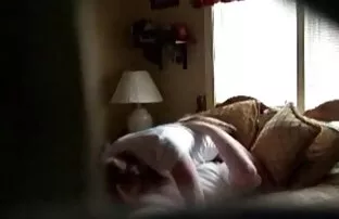 XXX جادوگر جوان دوست پسر فیلم سکسی انجمن لوتی را به دلیل رابطه جنسی جذب می کند.