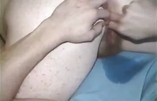 XXX پیرمردی با دانلود رایگان فیلم سک شکم بزرگ به طور ناگهانی دختر جوانی را در روستای یونجه پاره کرد