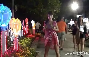 XXX دختران زیبا جذابیت هایی را در وب کم نشان می دهند عکس سکسی لوتی نت