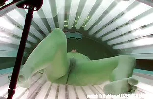 XXX این بلوند پر زرق و برق نشان های خود را با تکنوازی وابسته به دانلود فیلم سکس با منشی عشق شهوانی به دست می آورد